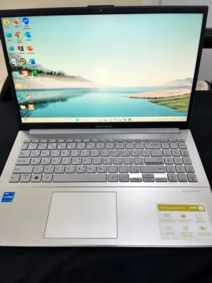 للبيع لابتوب ASUS شبه جديد استخدام خفيف لمدة شهرين فقط