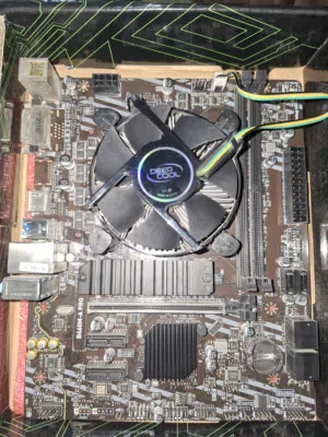 كومبو للبيع  Cpu : intel i3 - 10100 - Intel UHD 630 MB : msi B460M PRO