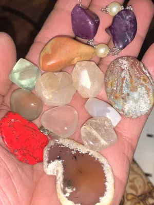 احجار كريمه طبيعيه