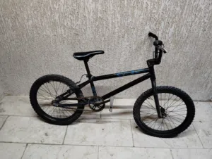 دراجه ماركة BMX متوسطة الحجم
