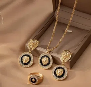 قلائد وعقود