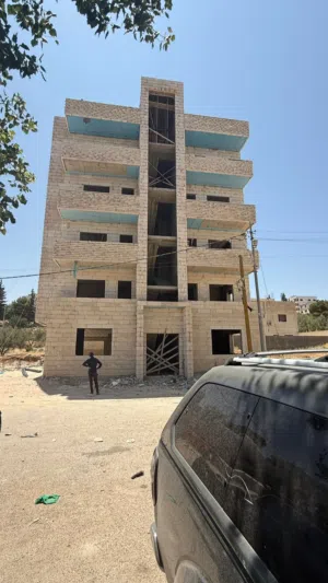 عمارة سكنية 5 طوابق عظم مكونه من 8 شقق