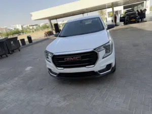 2024 GMC Terrain SLE SUV with GCC Specs - Excellent Used Condition