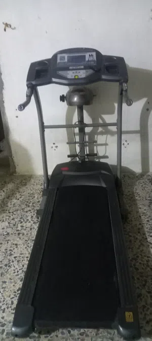 جهاز جري استخدام منزلي نضيف جدا وزن يتحمل 200 كيلو