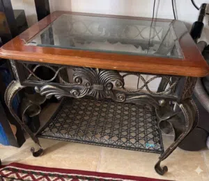 طاولة جانبية (أو طاولة خدمة)