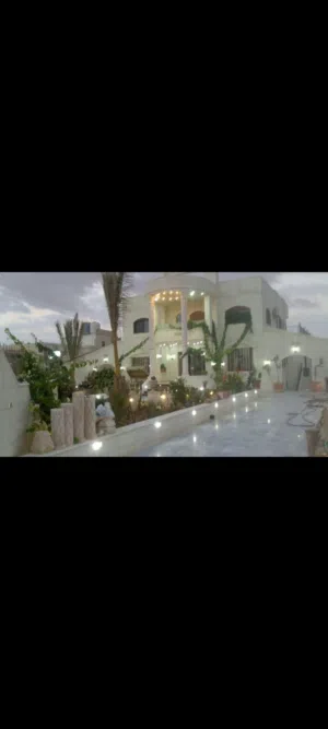 عماره 5 طوابق للبيع منطقه مرتفعه