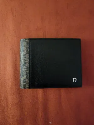 New & authentic Aigner wallet for sale للبيع محفظه علامة أجنر جديدة و أصلية