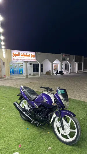 دراجة للبيع هي أمورها طيبة بس شويه يبغلها تعديل