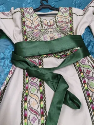 ثوب لسه واحده نمره 2 يلبس ميديوم ولارج