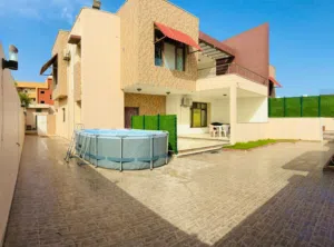 مبنى سياحى سكنى. على البحر مباشرة فى مدينة لبدة الخمس .