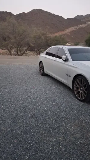 بي ام 750 مديل 2011