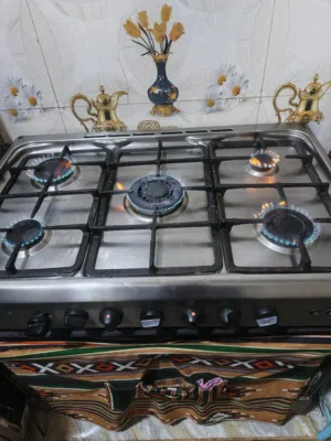 طباخ ب5 عيون للبيع شغاله وما بيها اي مشاكل فقط جامة الفرن مكسورة وشايلينها