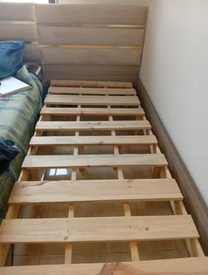 تخت خشب مفرد متين جديد للبيع