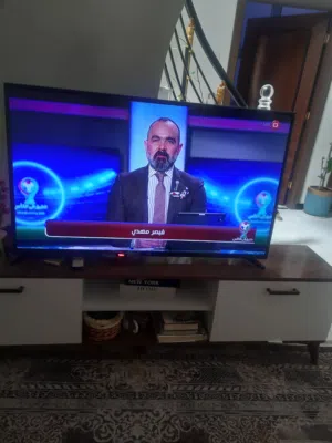 شاشة تلفزيون نظيفه القياس 50 بي نت