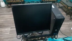 للبيع جهاز كمبيوتر
