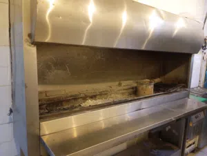 معدات مطعم بحالة ممتازة للبيع المستعجل بسعر مغري في العقبة