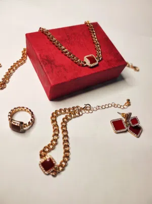 طقم مجوهرات مطلي ذهب عيار 21