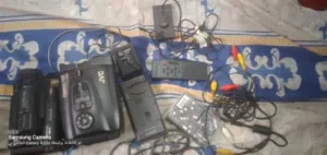 كاميرا compact VHS  وكاميرا سونيsone وAPll TV جيل الثالث  و Seagate 320 g و شواحن للكاميرات و شنطه