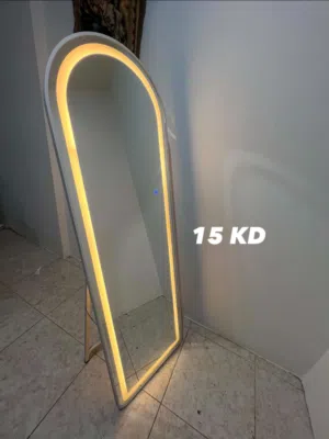 مرايا تضاء باللمس