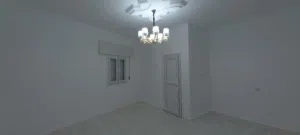 شقه سكنيه للايجار الشهري المكان صبراته مقابل ثانويه العلالقة بنات