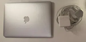 ابل ماك بوك اير macbook air حجم  13 انش   موديل 2017