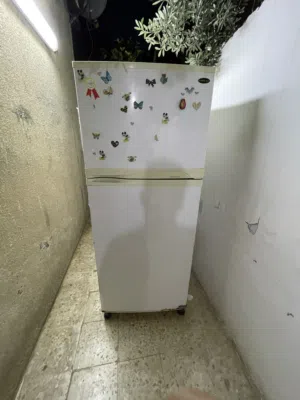 ثلاجة مستعملة للبيع