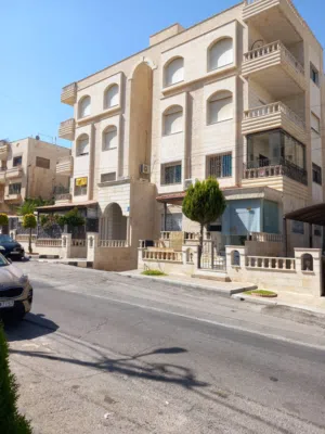 4 Bedrooms . 3 Bathrooms . 270 m20