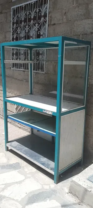 طاولة للمطبق والشبس