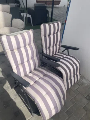 2 chairs suitable for garden / beach