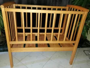 سرير اطفال رائع للبيع