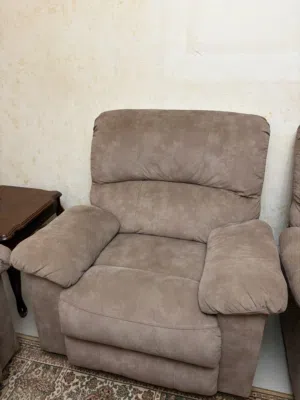 كنب ريكلاينر بحاله جيده جدا