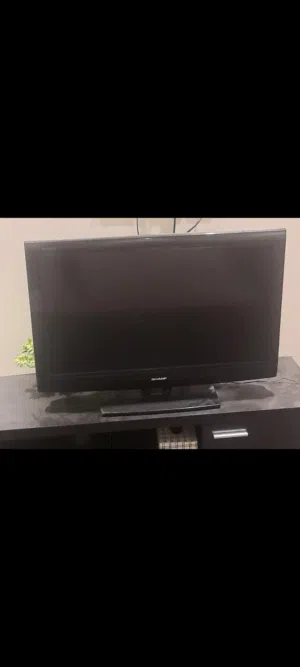 للبيع تلفزيون  sharp 32 بوصة   يحالة ممتازة  فتح الباب 17دينار