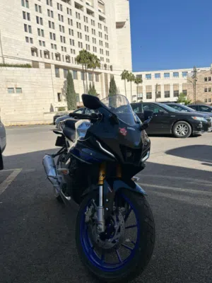 للبيع: دراجة Yamaha رياضية بحالة ممتاز