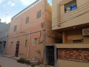 150 m2 5 Bedrooms Townhouse for Rent in Tripoli Abu Sittah