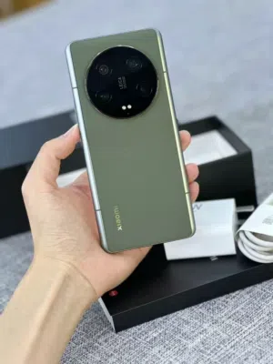 شاومي 13 الترا XIAOMI 13 ULTRA بحالة ممتازة - كامل الاغراض شاحن 90W