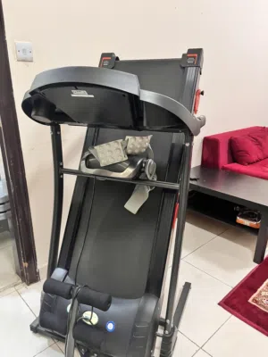 جهاز للسير على الاقدام مع جهاز رجاج للخواصر مع تحكم بالسرعة بسعر مقبول ونادر من نوعهُ بسعره الاصلي
