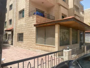 شقه ارضيه للبيع في ضاحيه الرشيد مقابل مركز الحسين للسرطان - 15230