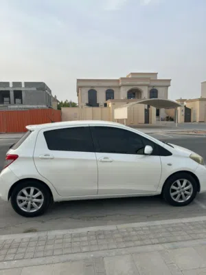يارس 2012 خليجي  نظيفة ممتازه فالبترول واقتصادية  Yaris 2012 gcc clean and good for petrol