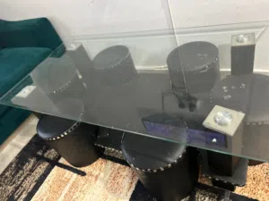 طاوله زجاج صغيره بحاله ممتازه