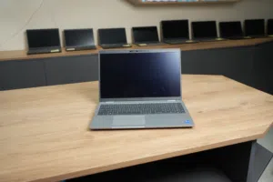 لابتوب قوي جدا ssd512/16ram/ i7جيل أحد عشر