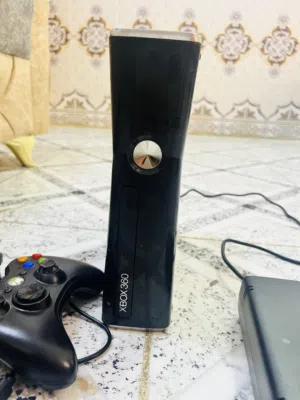 سلام عليكم اكس بوكس 360 نضيف ويا جوستكات ثنين