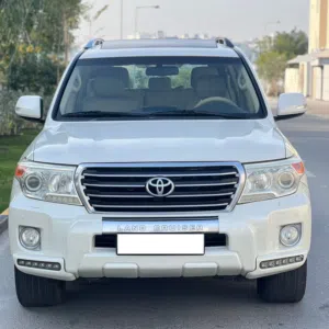 TOYOTA LAND CRUISER GXR V8 2014 WHITE