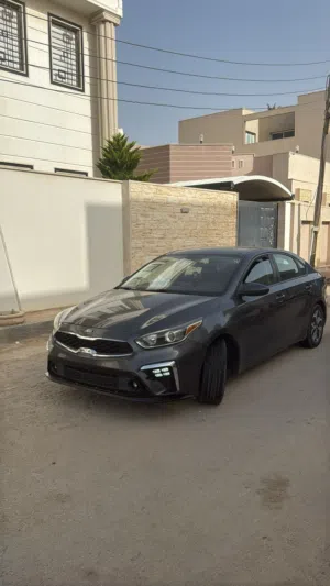 كيا فورتي 2020 سياره نضيفه تكيف محرك كنبيو كربون قياده سفار