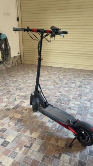 سكوتر كهربائي  سرعته 60  مافي نفسه في البحرين