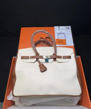Hermès Birkin handbag is a color-block design