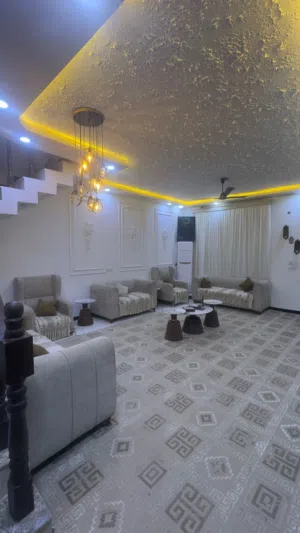 210 m2 5 Bedrooms Townhouse for Sale in Basra Juninah