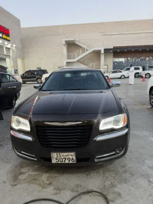 Used Chrysler 300 in Farwaniya