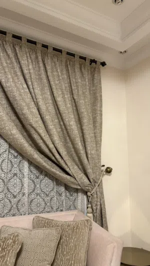 كنب للبيع مع مخدات وستاره جديد