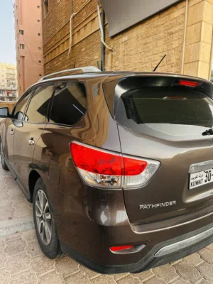 نيسان باثفندر.