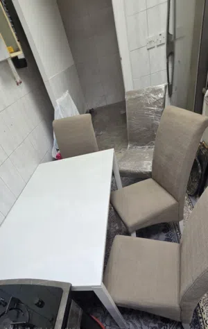 طاولة طعام 4 اشخاص
